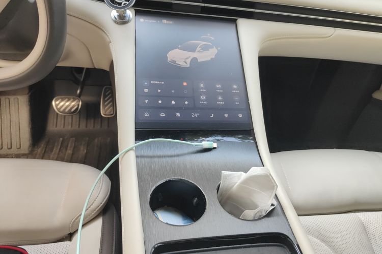 智己汽车 智己LS7 2023款 100kWh Lux后驱版局部细节18