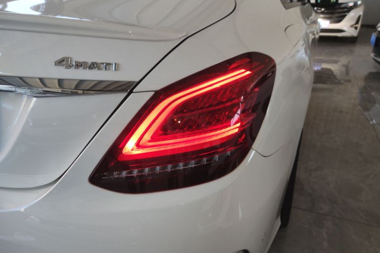 奔驰C级 2019款 C 260 运动版 4MATIC车身外观9