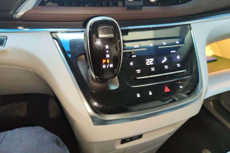 别克GL8 2020款 陆上公务舱 652T 豪华型中控内饰18