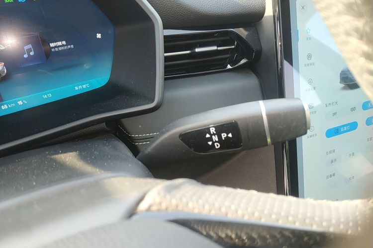 小鹏G3 2022款 G3i 520G+中控内饰18