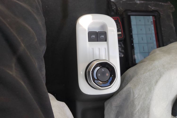 吉利银河 2025款 210km 熊猫骑士中控内饰18