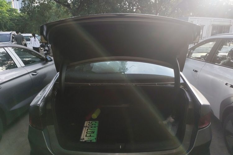 比亚迪 秦PLUS 2024款 荣耀版 DM-i 55KM领先型机舱底盘23