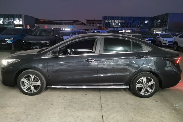 奇瑞 艾瑞泽5 PLUS 2021款 小AI 1.5L CVT享PLUS车身外观4