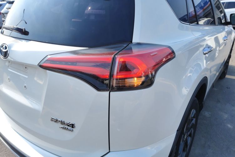 丰田 RAV4荣放 2016款 2.5L 自动四驱尊贵版车身外观6006