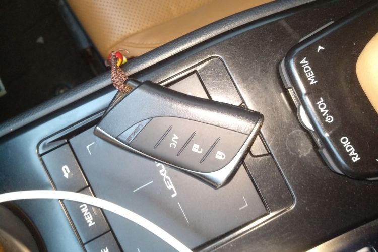 雷克萨斯UX新能源 2020款 300e 纯·悦版中控内饰7001