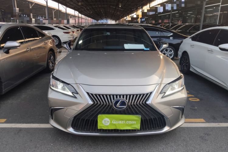 雷克萨斯ES 2018款 300h 卓越版 国V车身外观2