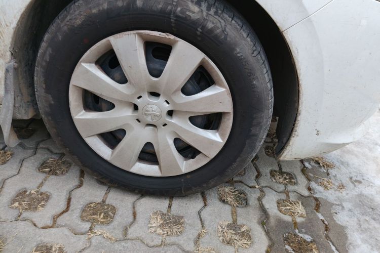 标致301 2014款 1.6L 自动舒适版车身外观10