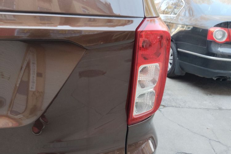 五菱汽车 五菱宏光 2019款 1.5L S舒适型国VI LAR车身外观9