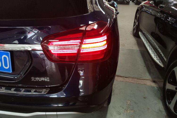 奔驰GLA 2017款 GLA 200 时尚型车身外观9