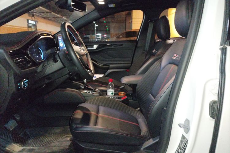 福特 福克斯 2022款 两厢 EcoBoost 180 自动ST Line中控内饰19