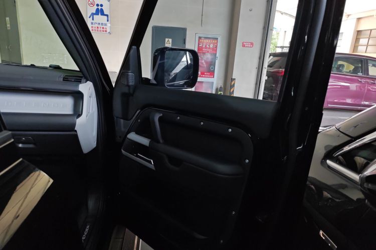 路虎卫士 2024款 110 3.0T P400 X-DYNAMIC HSE中控内饰7005