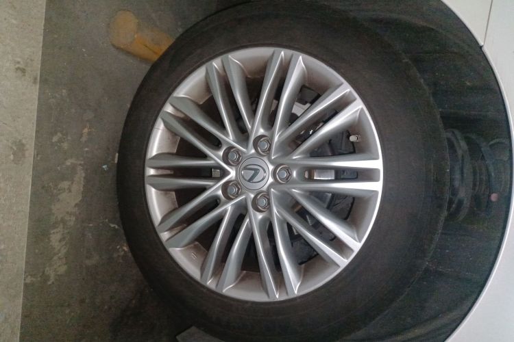 雷克萨斯ES 2015款 200 精英版车身外观10