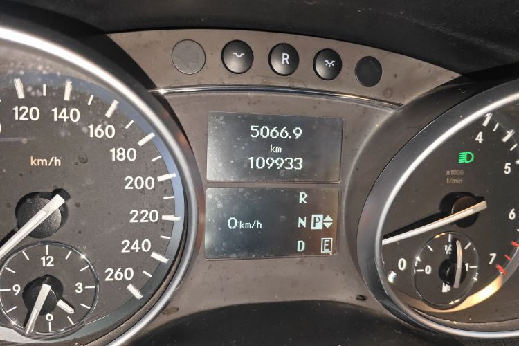 奔驰R级 2014款 R 320 4MATIC 商务型中控内饰15