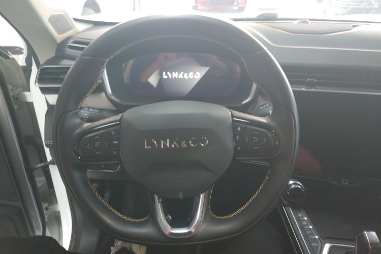 领克01 2023款 2.0TD 两驱型Pro中控内饰13