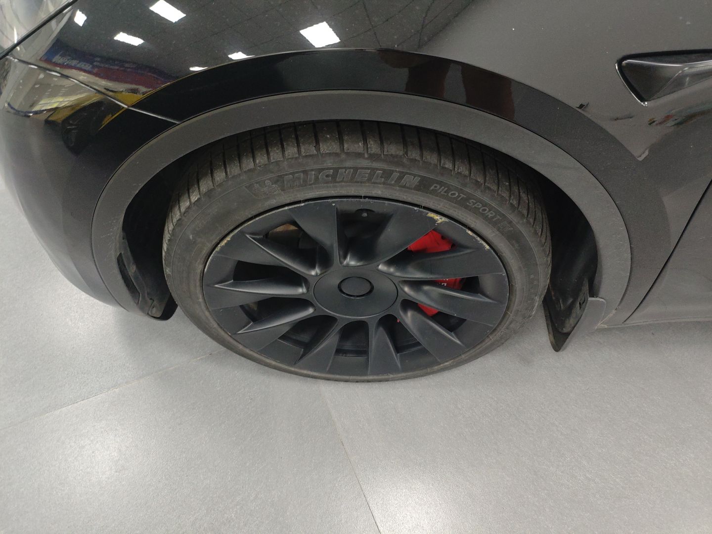 特斯拉 Model Y 2021款 标准续航后驱版