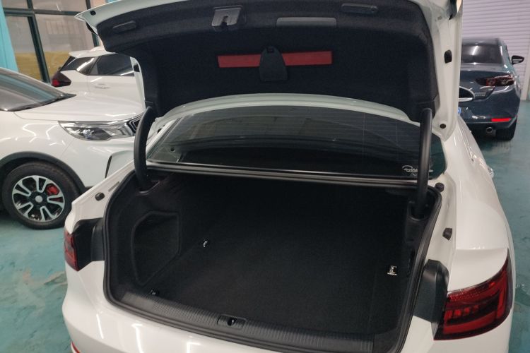 奥迪A4L 2018款 30周年年型 30 TFSI 进取型机舱底盘23