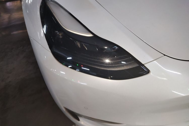 特斯拉 Model Y 2022款 长续航全轮驱动版车身外观8