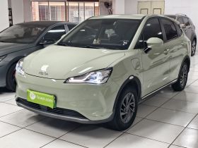 哪吒汽车 哪吒V 2022款 潮 300 Lite 三元锂