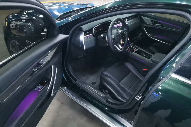 捷豹XFL 2023款 XFL 2.0T P200 两驱精英豪华版中控内饰7003