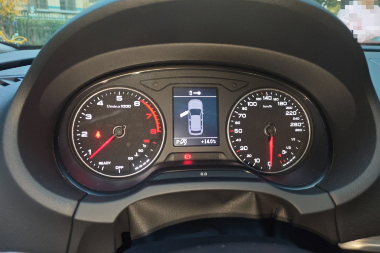 奥迪A3 2018款 30周年年型 Sportback 35 TFSI 运动型中控内饰14