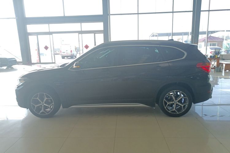 宝马X1 2019款 sDrive18Li 尊享型车身外观4