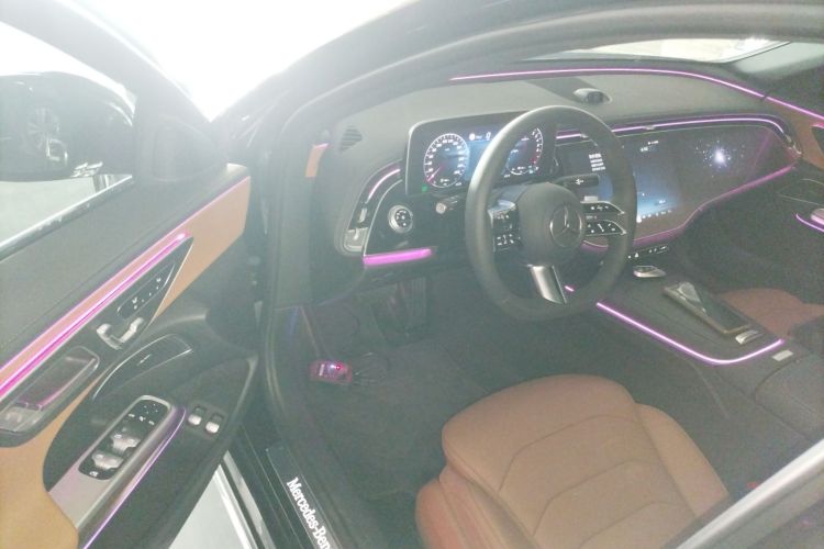 奔驰E级新能源 2024款 E 350 e L 插电式混合动力运动轿车中控内饰20