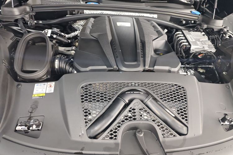 保时捷 2023款 Macan S 2.9T机舱底盘24