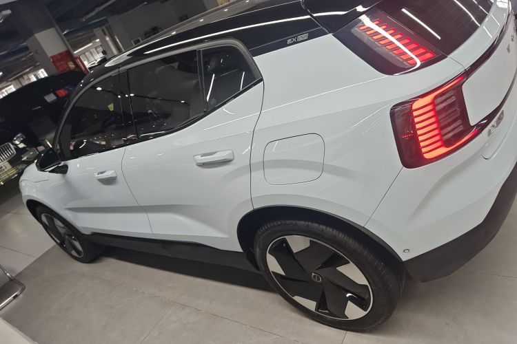 沃尔沃EX30 2025款 后驱长续航版 Ultra车身外观4