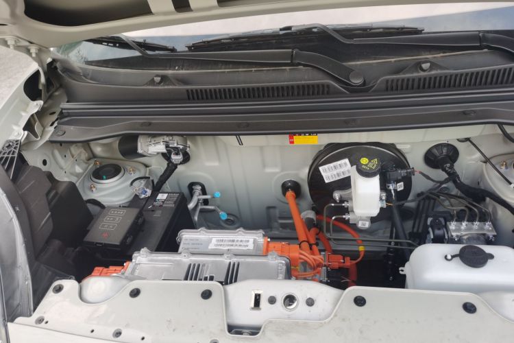 五菱汽车 宏光MINIEV 2024款 第三代 215km 进阶版机舱底盘24