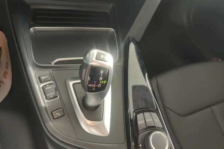 宝马3系 2017款 320Li 时尚型中控内饰18