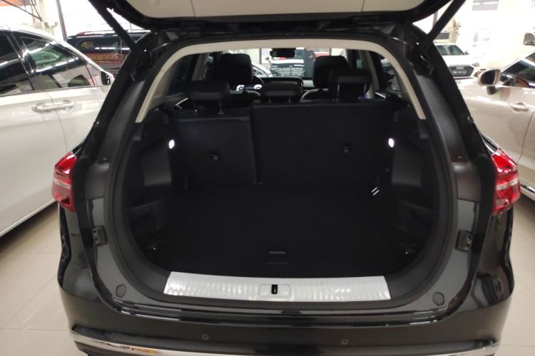 红旗HS5 2022款 改款 2.0T 智联旗享版机舱底盘23