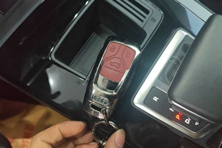 奥迪Q5L 2022款 40T 时尚动感型中控内饰7001