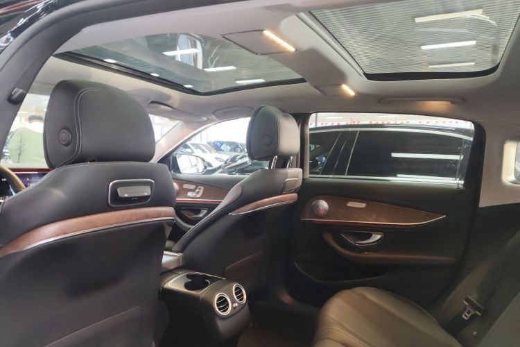 奔驰E级 2020款 改款 E 300 L 时尚型中控内饰22