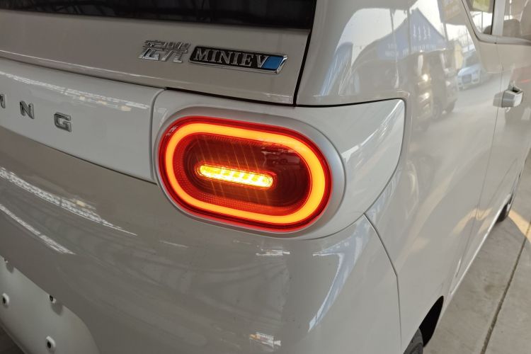 五菱汽车 宏光MINIEV 2024款 第三代 215km 青春版车身外观9