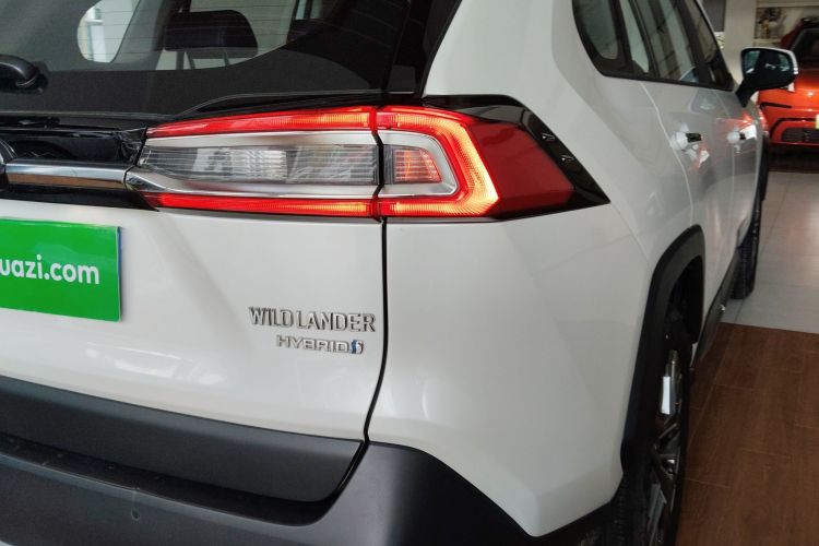 丰田 威兰达 2023款 双擎 2.5L E-CVT四驱尊贵版车身外观9