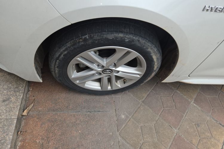 丰田 雷凌 2021款 双擎 1.8H E-CVT进取版车身外观35