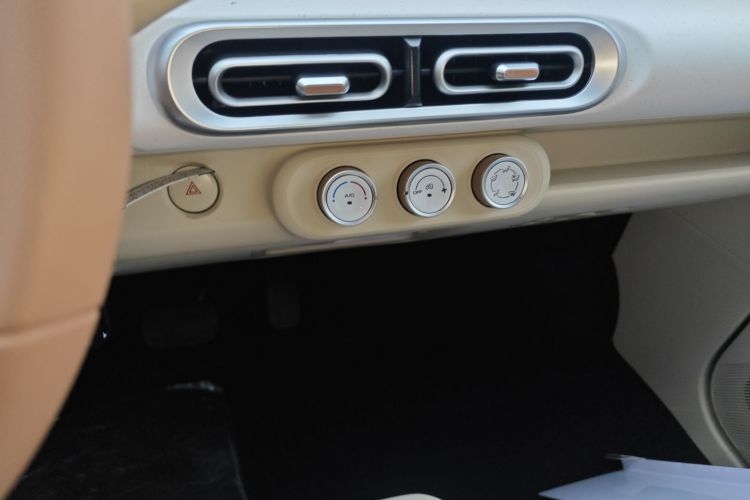 五菱汽车 宏光MINIEV 2024款 第三代 215km 青春版中控内饰16