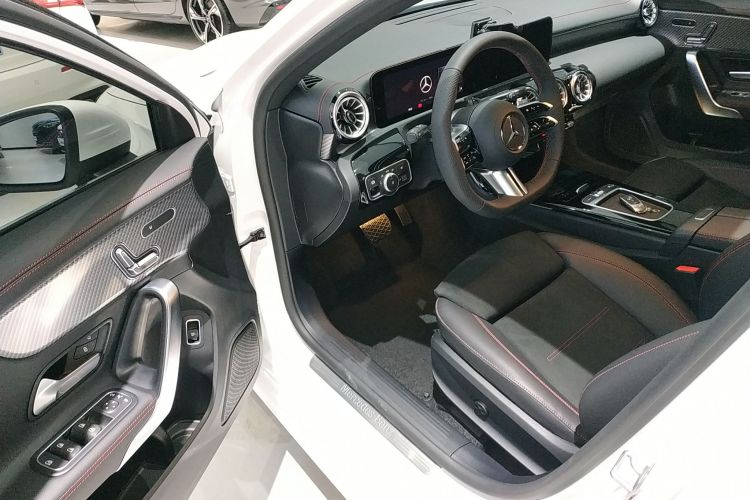 奔驰A级 2025款 A 200 L 时尚型中控内饰7003