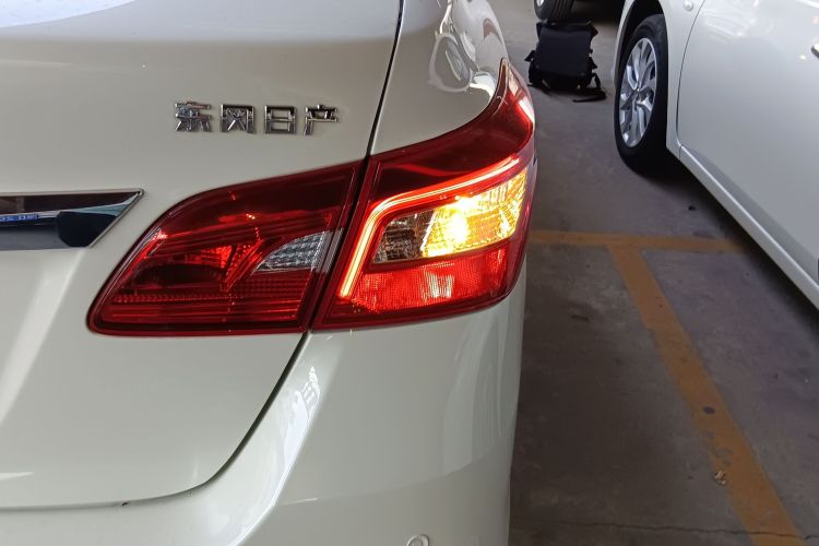 日产 轩逸 2022款 经典 1.6XE CVT舒适版车身外观9