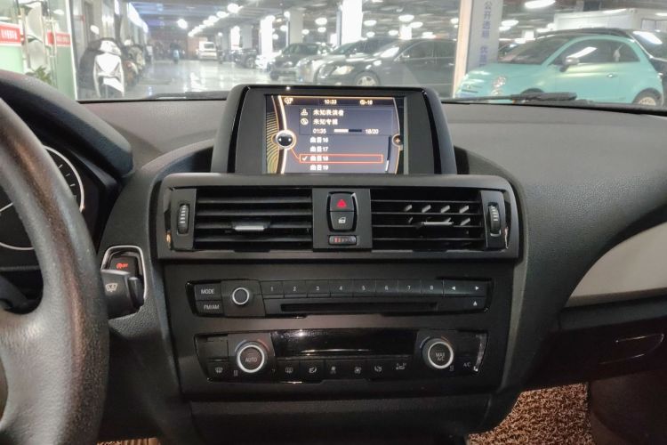 宝马1系(进口) 2013款 改款 118i 领先型中控内饰16