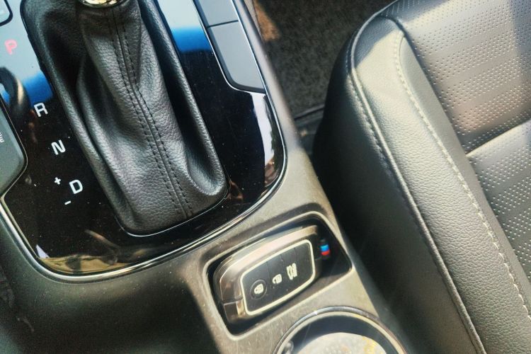 起亚K3 2017款  1.6L 自动15周年特别版GLS中控内饰11