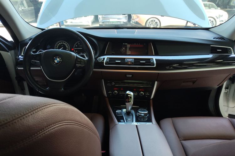 宝马5系GT 2015款 535i 领先型中控内饰12