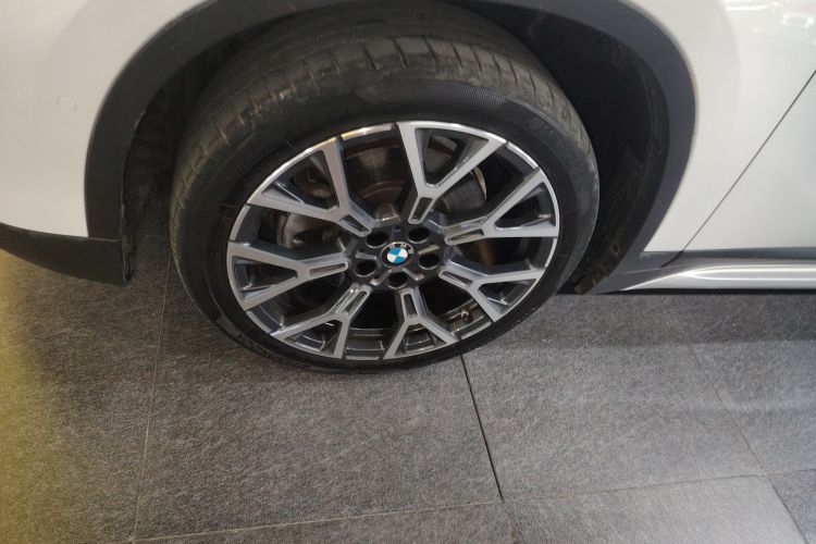 宝马X1 2020款 xDrive25Li 尊享型车身外观6005