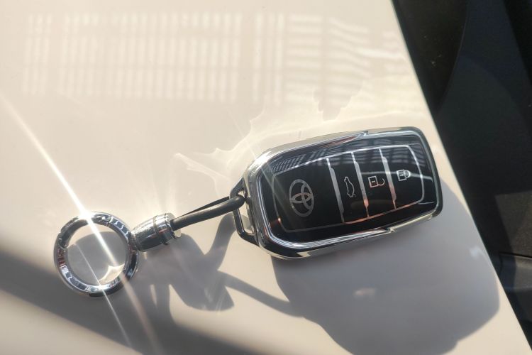 丰田 卡罗拉 2023款 1.8L 智能电混双擎 精英版中控内饰11