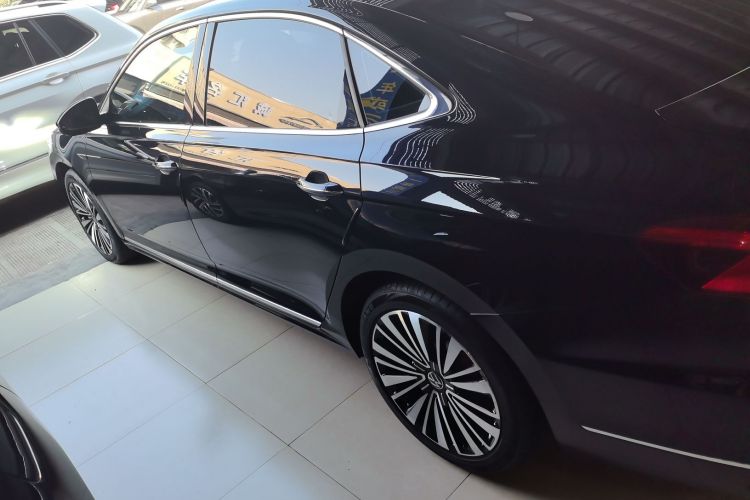 大众 帕萨特 2020款 改款 330TSI 豪华版 国VI车身外观4