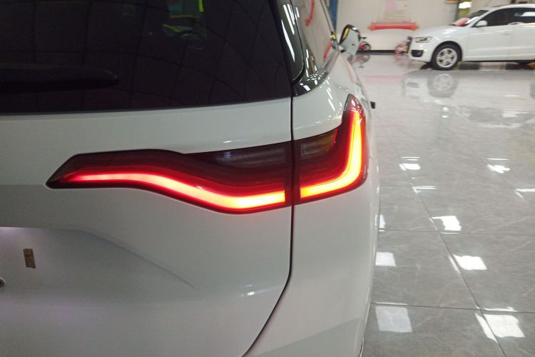 蔚来ES8 2020款 450KM 六座版车身外观9