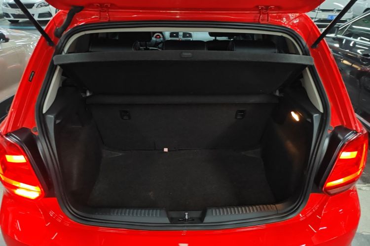 大众 Polo 2016款 1.4L 手动风尚型机舱底盘23