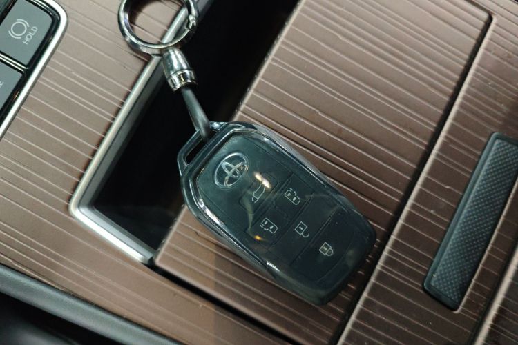 丰田 格瑞维亚 2024款 2.5L混动 尊贵PLUS四驱版中控内饰11