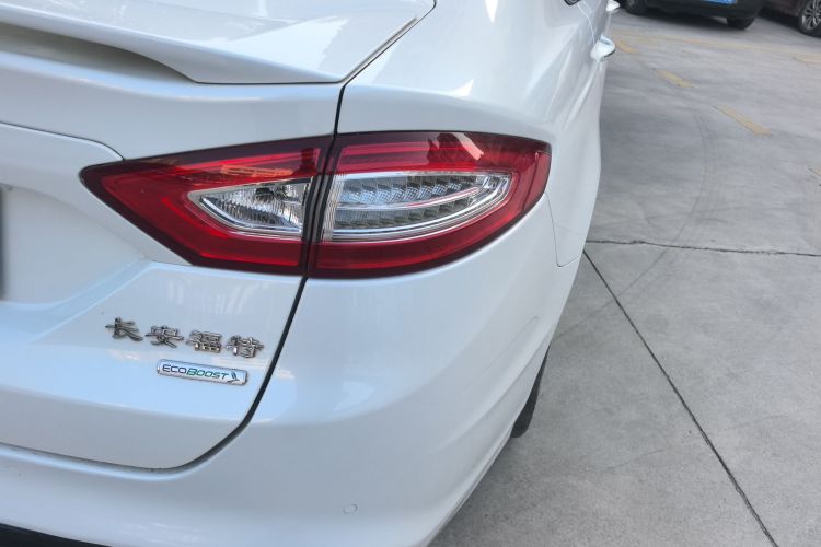 福特 蒙迪欧 2013款 2.0L GTDi240豪华运动型车身外观9