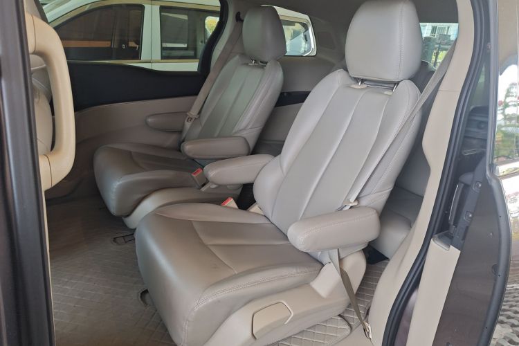 别克GL8 2017款 25S 舒适型 国V中控内饰21